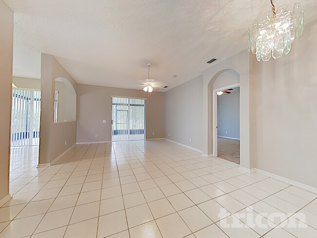 Building Photo - 10525 Beneva Dr