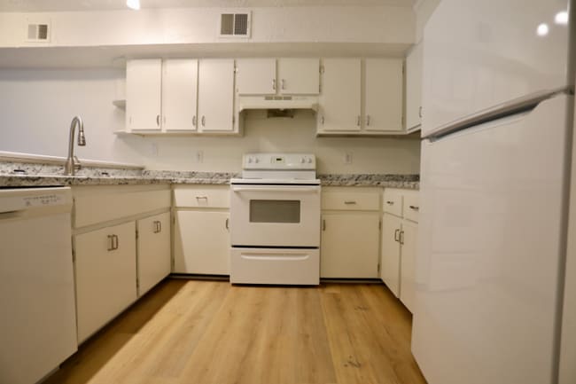 Foto del edificio - 365 W Illinois Ave