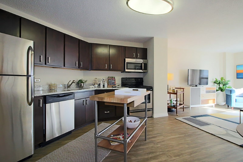 Photo - 30 W Chestnut St (Chicago, IL)