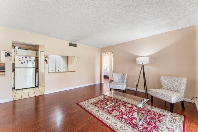 Foto del edificio - 524 Shady Pine Way