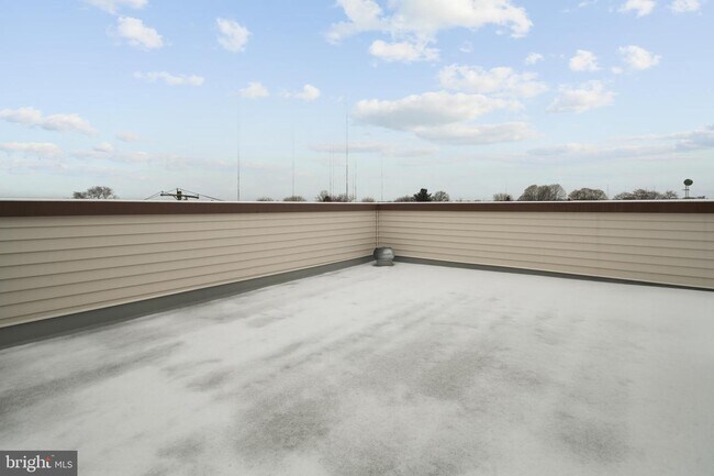 Foto del edificio - 6526 Ridge Ave