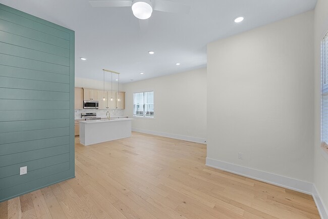 Building Photo - 136 McCowat St