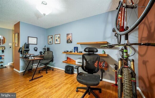 Foto del edificio - "Charming 1-Bed Condo in Oakton, VA – Your...