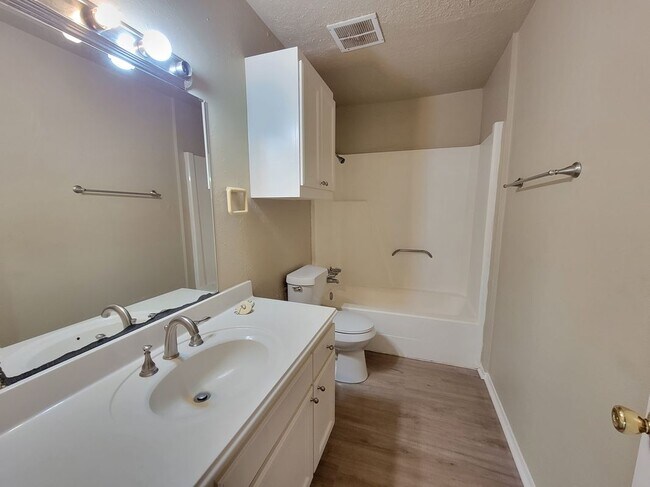 Foto del edificio - 3312 Longleaf Cir