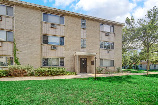 Foto del edificio - 7019 N Ridge Blvd