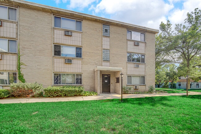 Building Photo - 7019 N Ridge Blvd