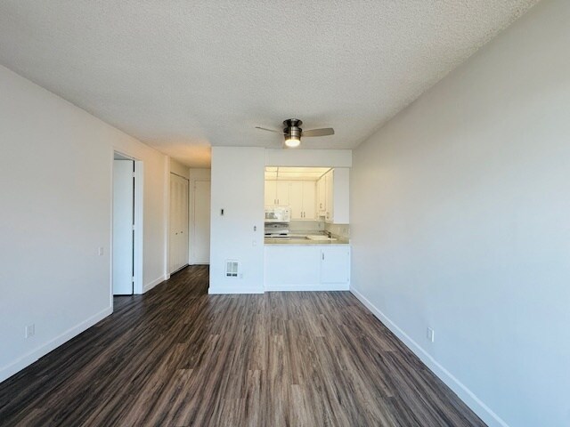 Foto principal - 2300 Front St