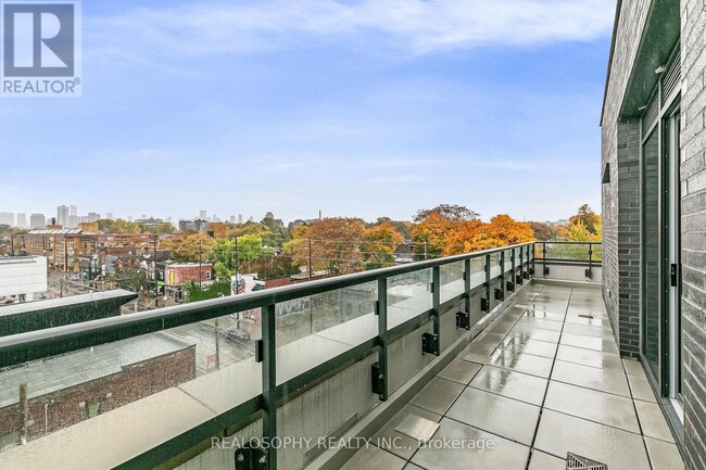 Building Photo - 115-115 Larchmount Ave