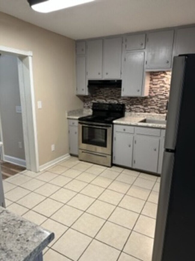 Foto del edificio - 4 Bedroom 2 Bath Home 2,272sqft