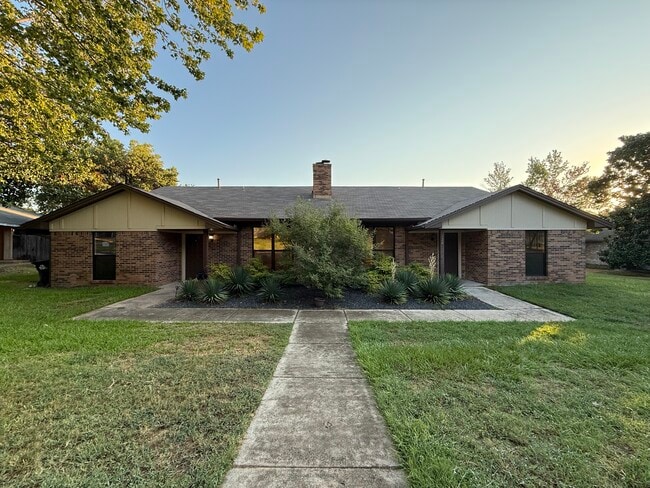 Building Photo - 126 Hollyhill Ln