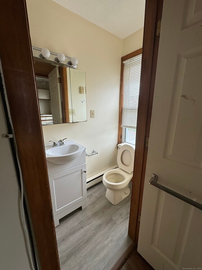 Foto del edificio - 49 Ledyard Ave