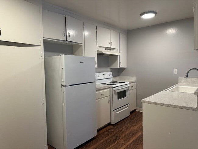 Building Photo - 55-0209