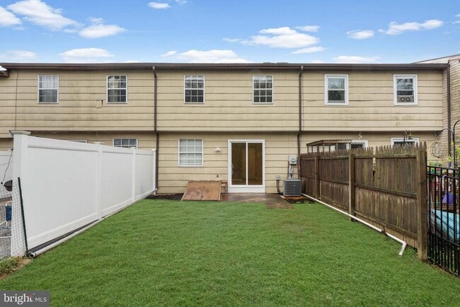 Building Photo - 143 Thomas Dr