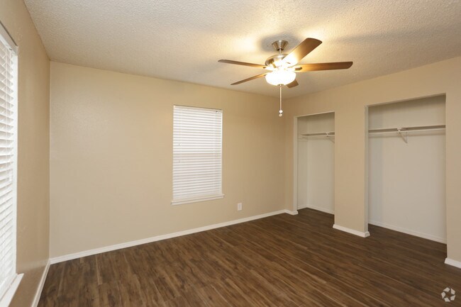2HAB, 1BA - 775 ft² - Oaks on Bandera