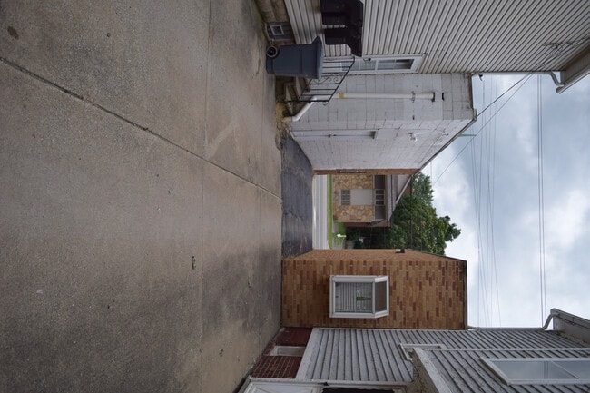Building Photo - 2410 Broadview Rd