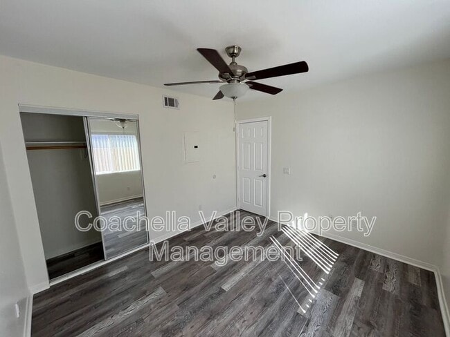 Foto del edificio - 422 Rosa Parks Rd