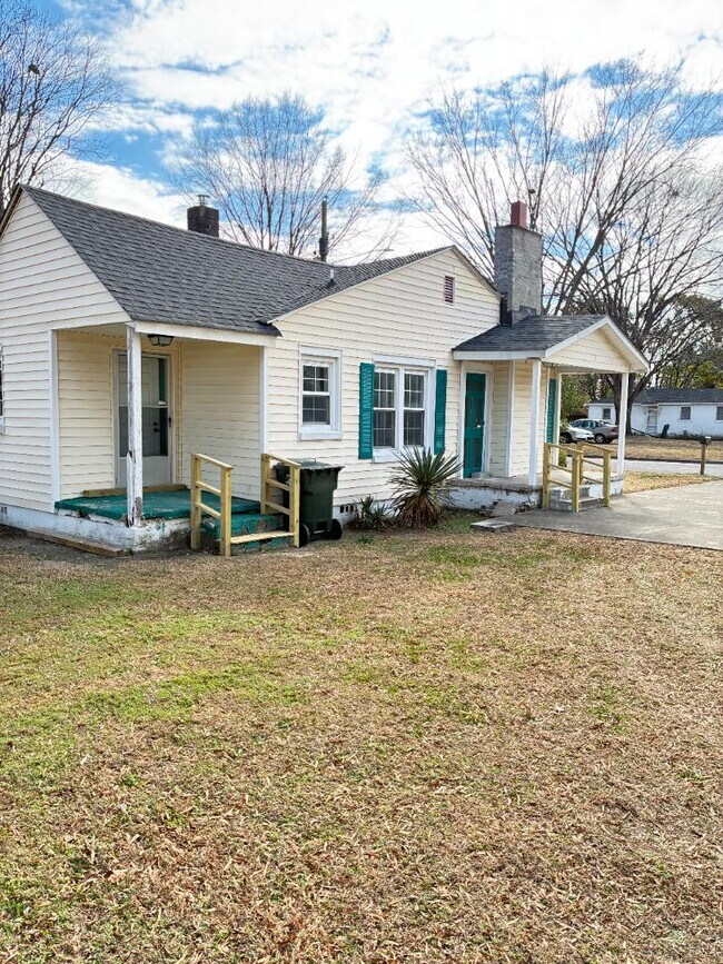 Foto del edificio - 1601 Queen St E