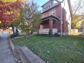 Building Photo - 229 E 11th Ave