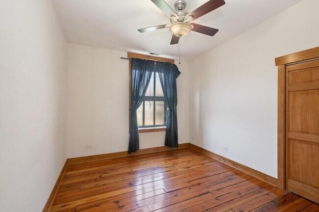 Foto del edificio - 1545 N Western Ave