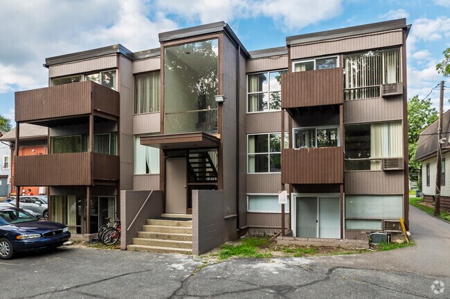 Foto del edificio - 832 Packard St