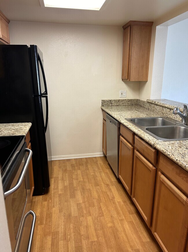 Building Photo - 15032 Avenida Venusto