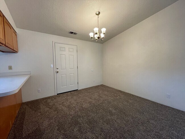 Building Photo - 3 Bedroom 2 Bath Home with 2 Car Garage