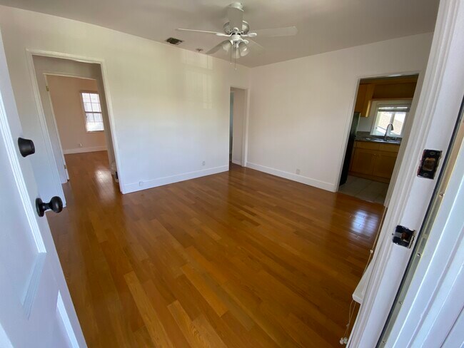 Sala de estar - 1755 Rodney Dr