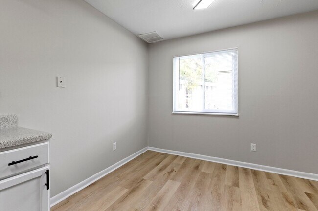 Foto del edificio - The Hills Apartment Homes