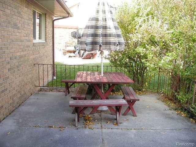 Building Photo - 2952 Sylvan Dr