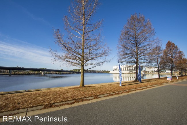 Building Photo - 505 Waterside Dr