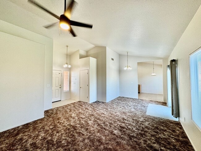 Building Photo - FOR RENT!  3 bedroom 2 bath in Dos Palos