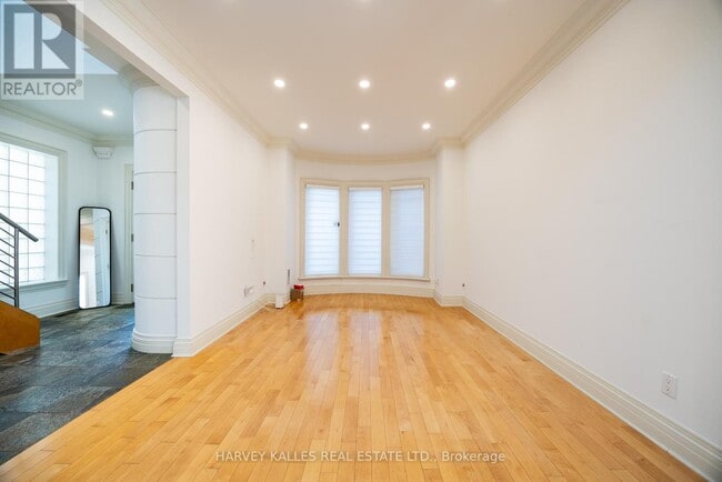 Building Photo - 495 Deloraine Ave
