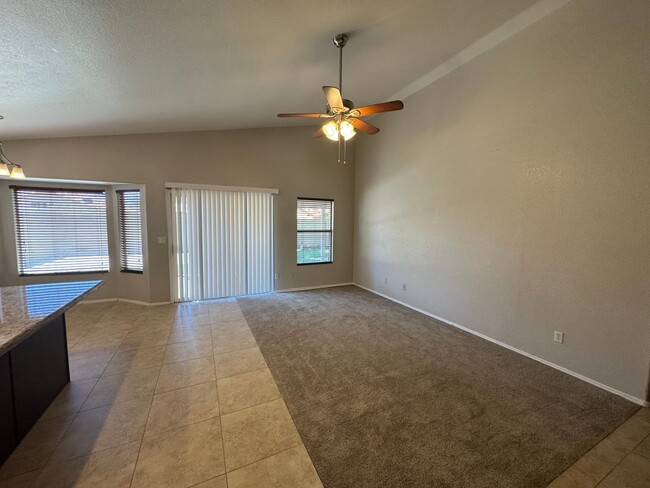 Foto del edificio - Beautiful & Cozy Chandler Home!