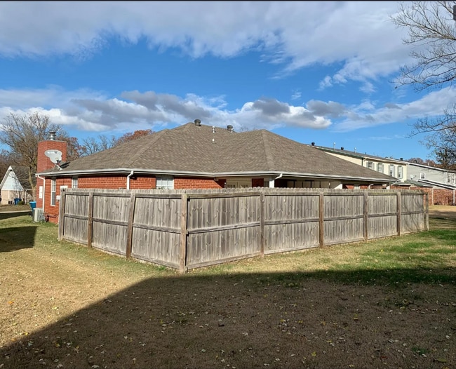 Building Photo - 507 Camellia Dr