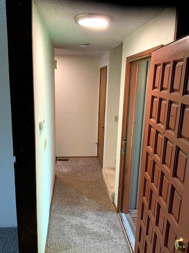Foto del edificio - Two Bedroom Duplex in South Hills Area