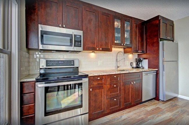 Building Photo - Mountain side condo! Hot tub! Underground ...