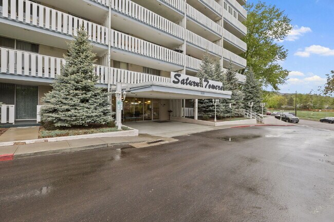 Building Photo - Live Above It All at the Satellite Condo 1 bed 1 bath!