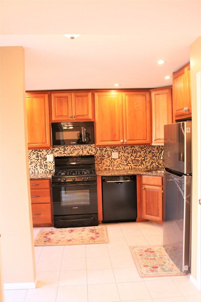 Building Photo - 3709 Birchwood Ct