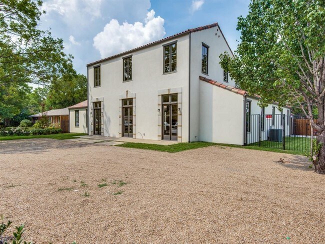 Building Photo - 6475 Royal Ln