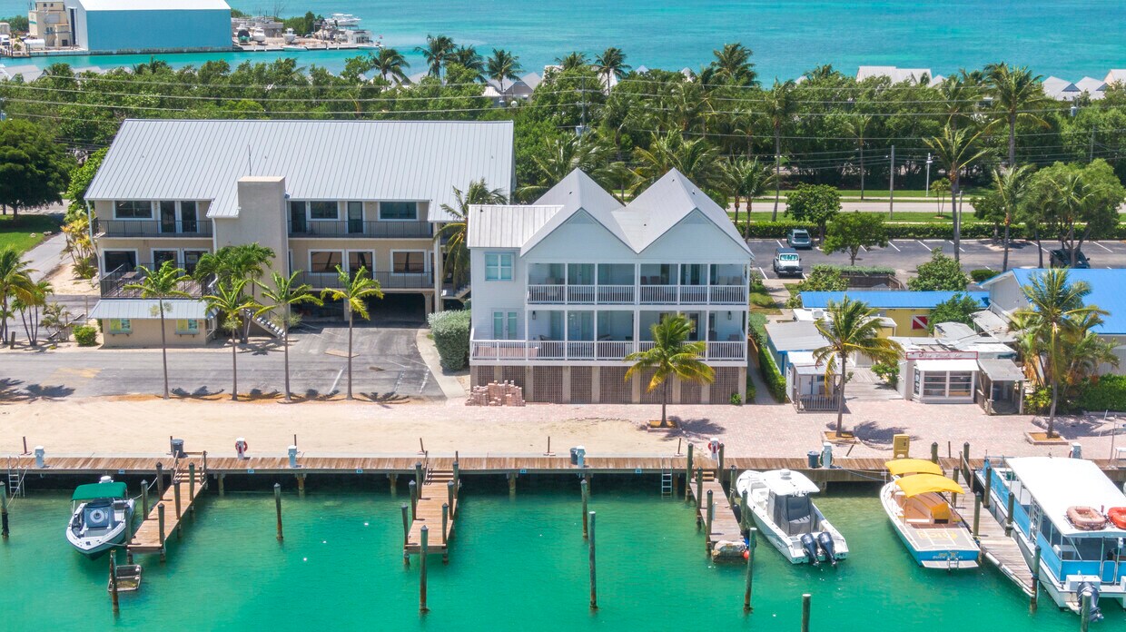 Building Photo - 7401 Marina Villa Dr