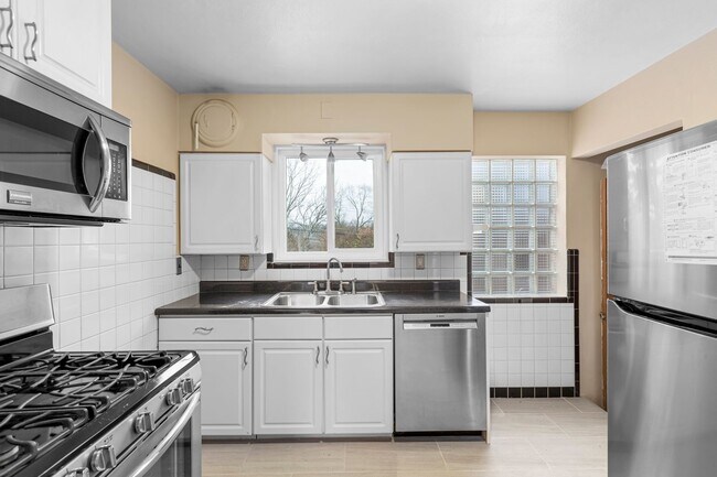 Foto del edificio - COMING SOON - Cozy & Charming Crestwood Single Family Home!