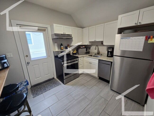 Building Photo - 3bed 2 bath in Watertown is available 7/1