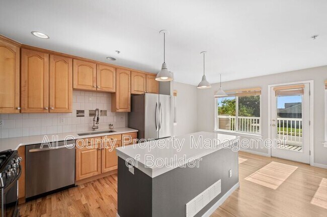 Foto del edificio - 611 Tantra Dr