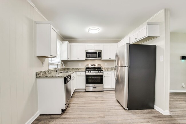 Building Photo - 2973 Cambridge Dr Sw