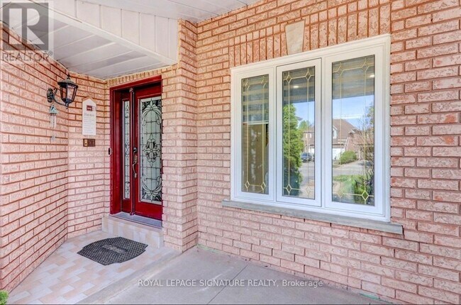 Photo du bâtiment - 16 Oak Knolls Crescent