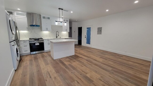 living room kitchen - 626 University Ave