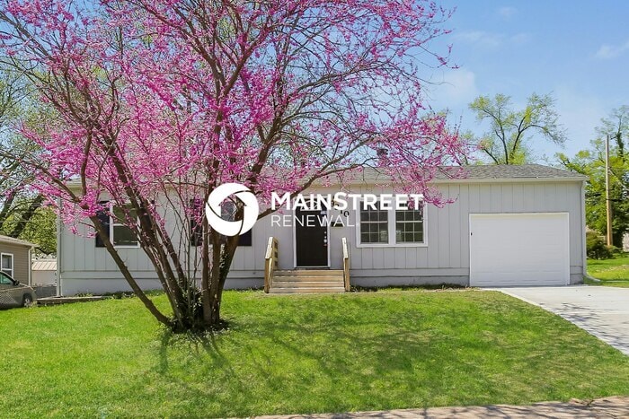 Foto principal - 3 Bedroom Pet-Friendly Home in KANSAS CITY...