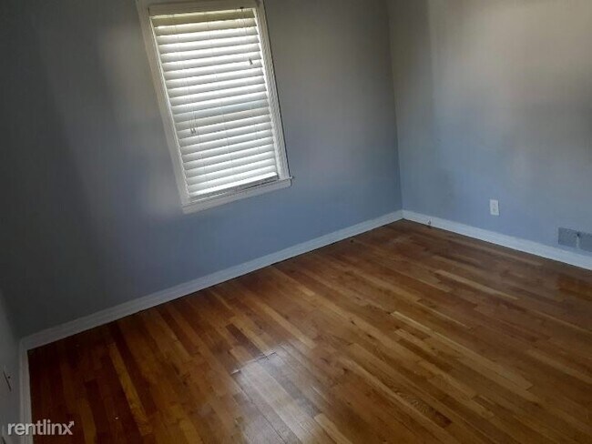 Building Photo - 3 br, 2 bath House - 123 Center Drive