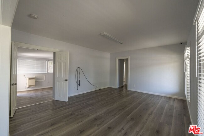 Building Photo - 1077 S Norton Ave