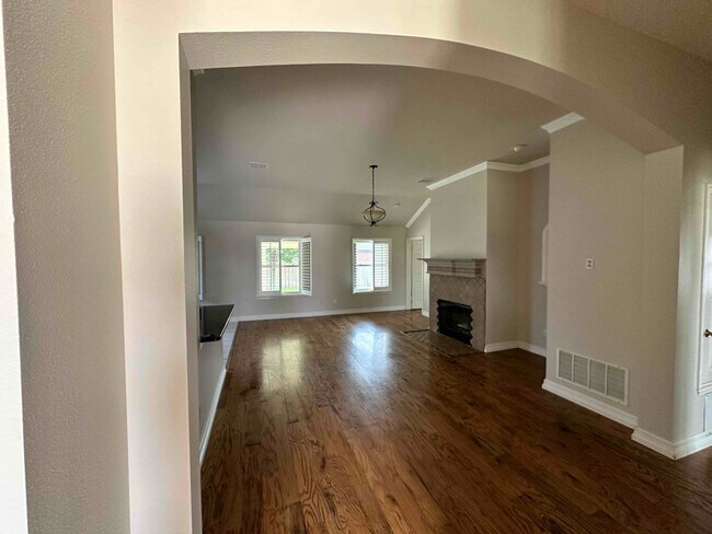 Foto del edificio - 1630 Cedar Elm Dr